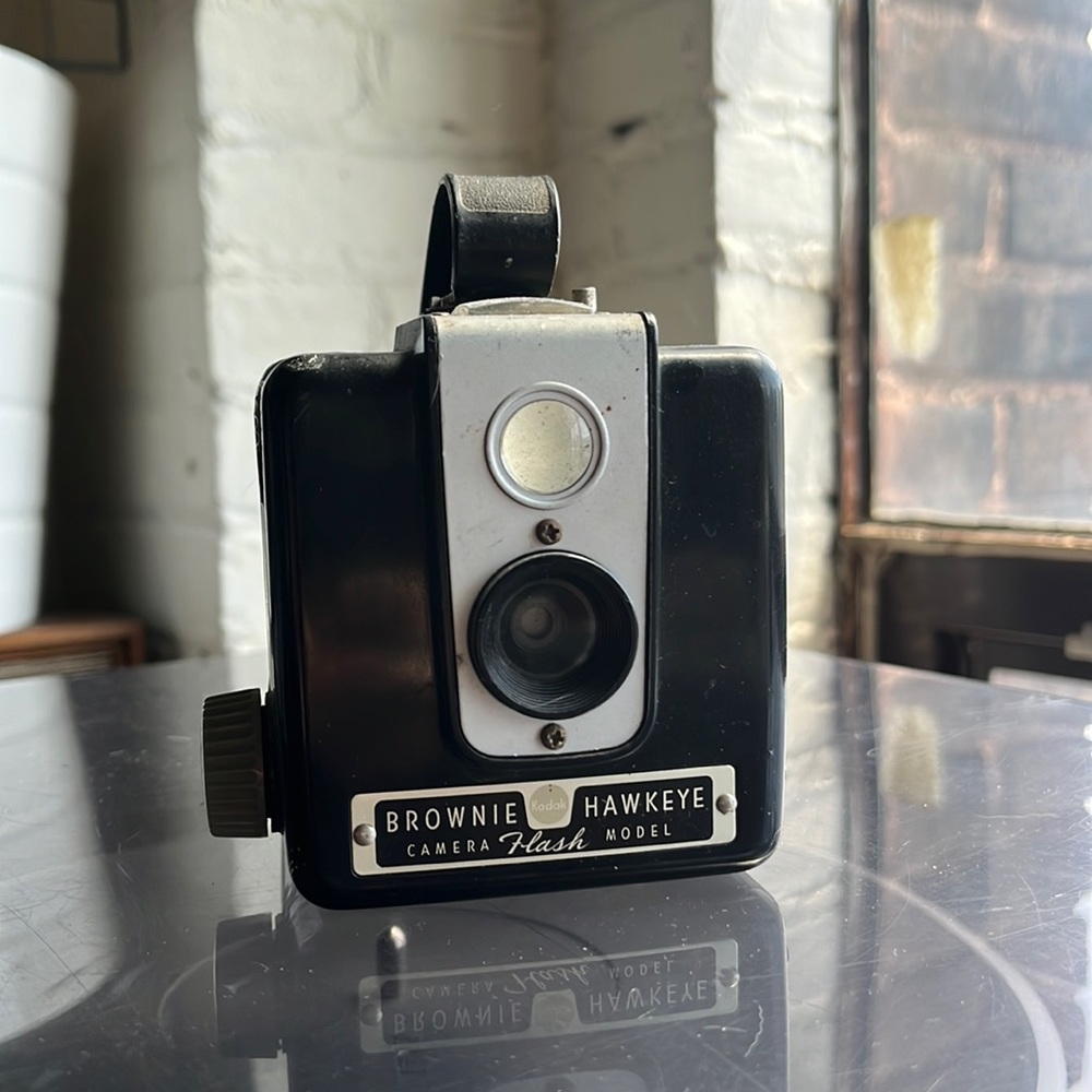 VINTAGE Brownie Hawkeye Flash Model Camera